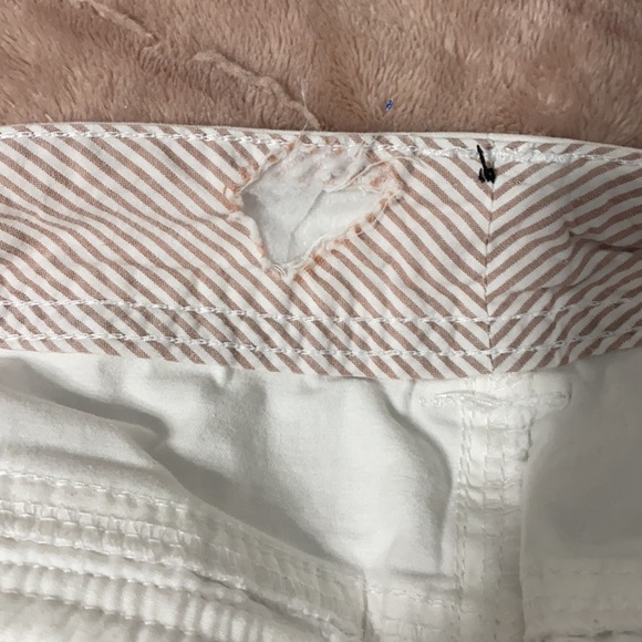 Lot (2) white and khaki Aeropostale shorts - Picture 4 of 8